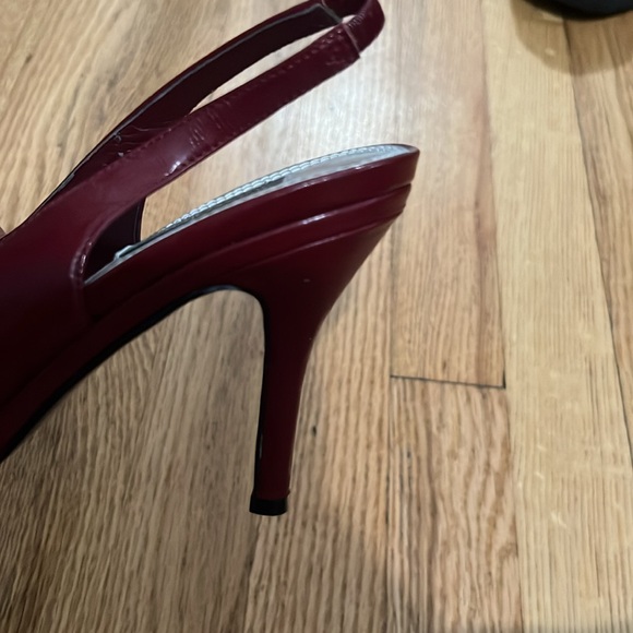 WHITE HOUSE BLACK MARKET - Picture 6 of 6